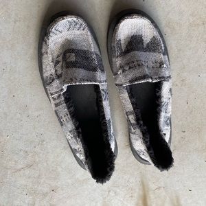 Sanuk shoes